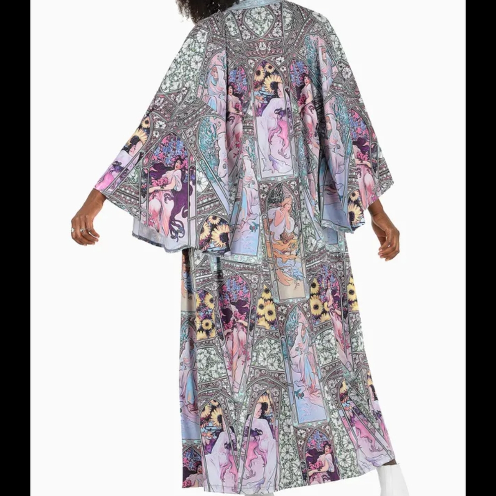 ISO Four Seasons Swan Kimono